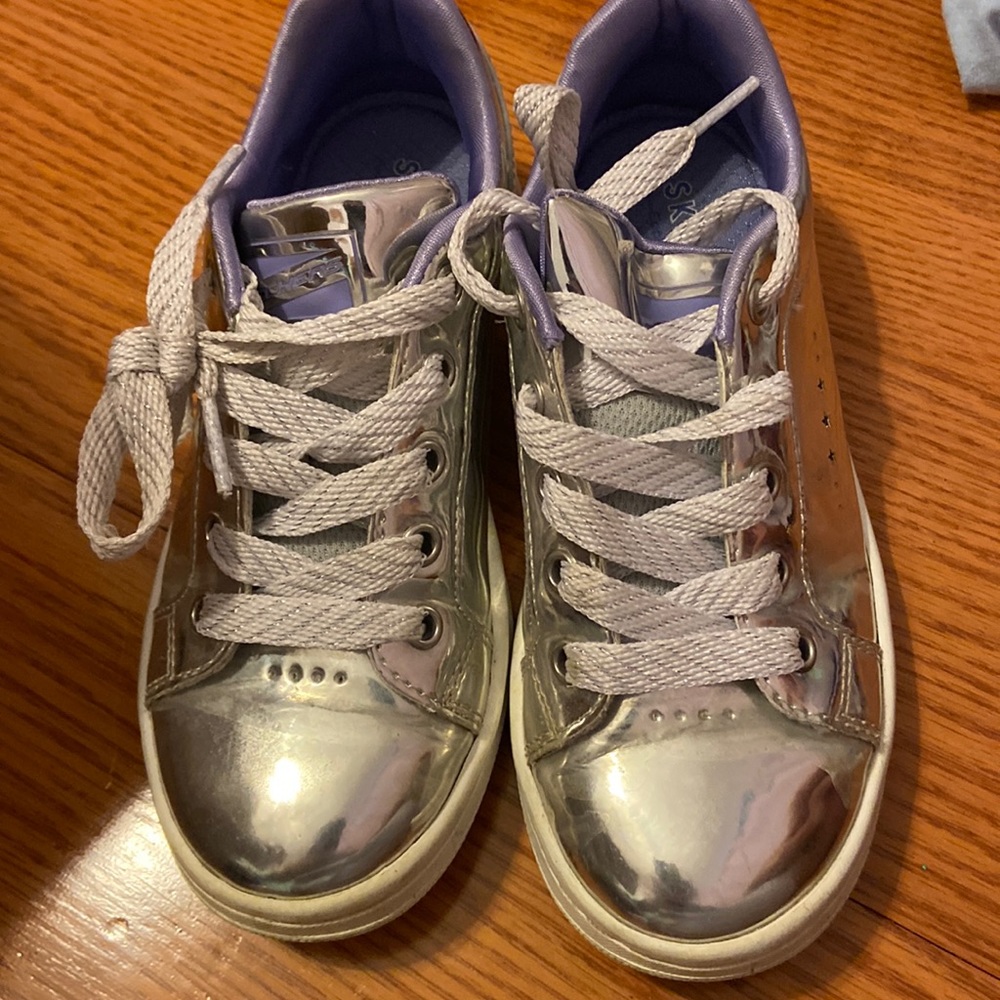 Silver Skechers girls size 13 EUC